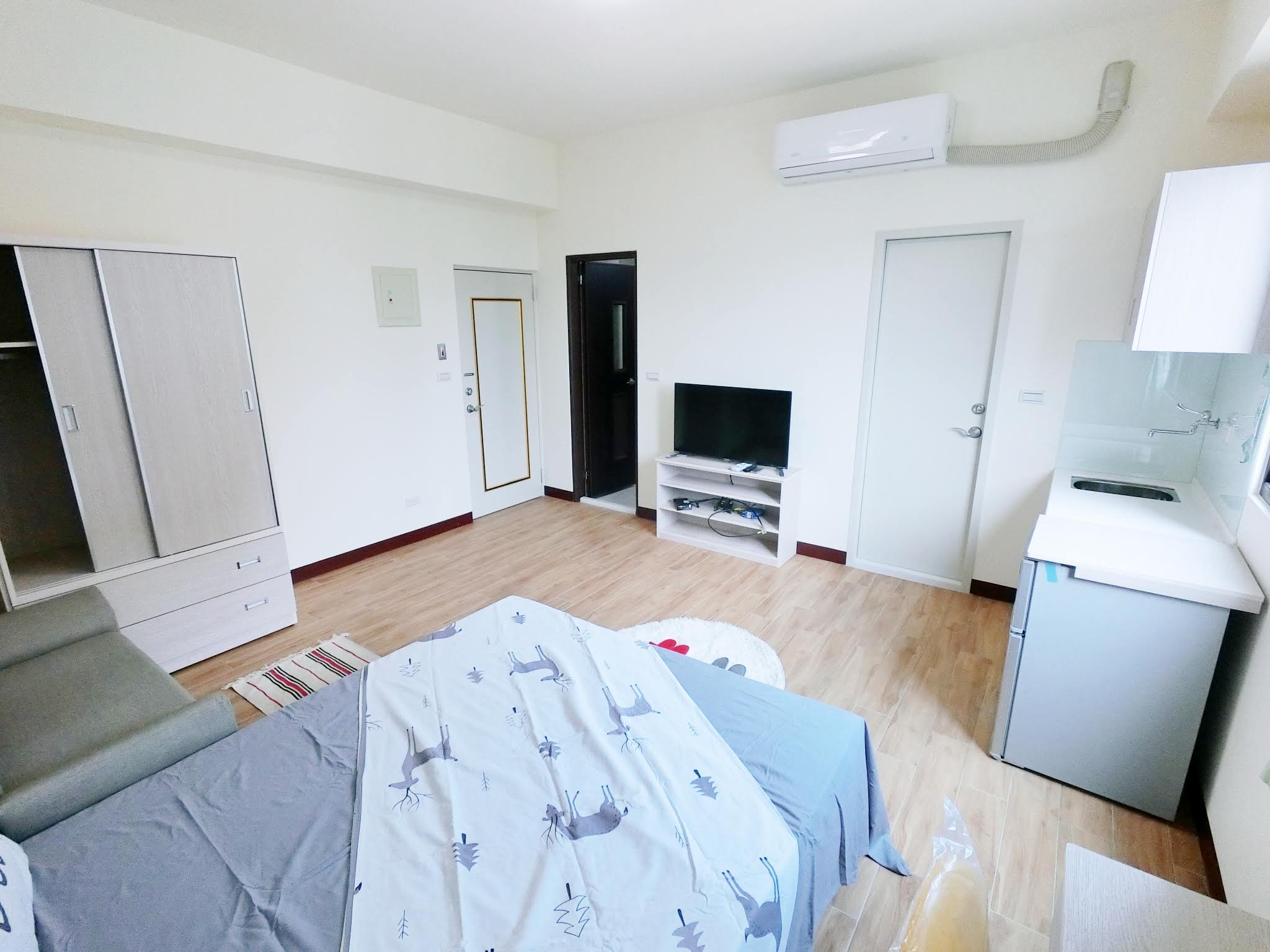 【南屯區新德街】電梯套房｜有陽台｜13,000元